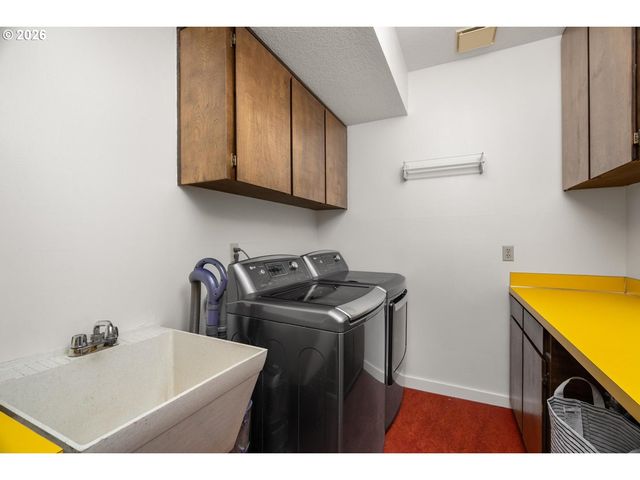 5745 Sw GAINES Ct, Portland, OR 97221