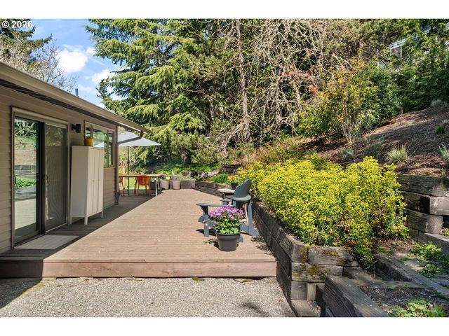 5745 Sw GAINES Ct, Portland, OR 97221