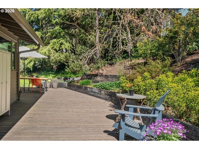 5745 Sw GAINES Ct, Portland, OR 97221