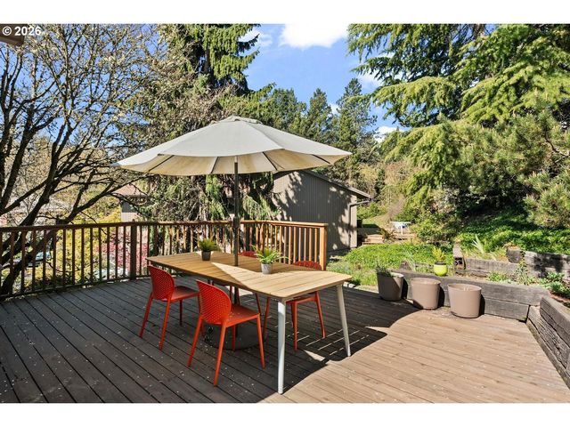 5745 Sw GAINES Ct, Portland, OR 97221