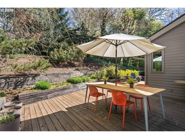 5745 Sw GAINES Ct, Portland, OR 97221