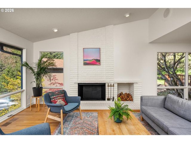 5745 Sw GAINES Ct, Portland, OR 97221