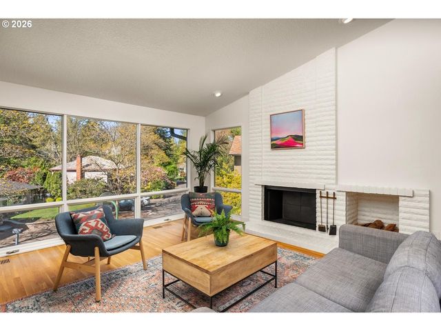 5745 Sw GAINES Ct, Portland, OR 97221