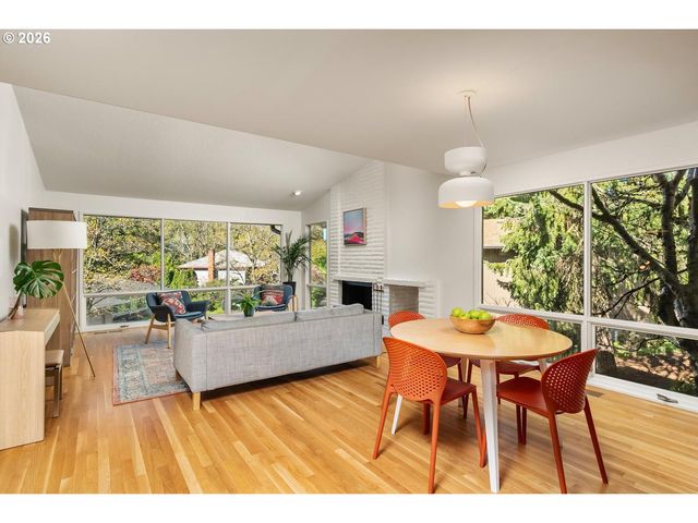 5745 Sw GAINES Ct, Portland, OR 97221