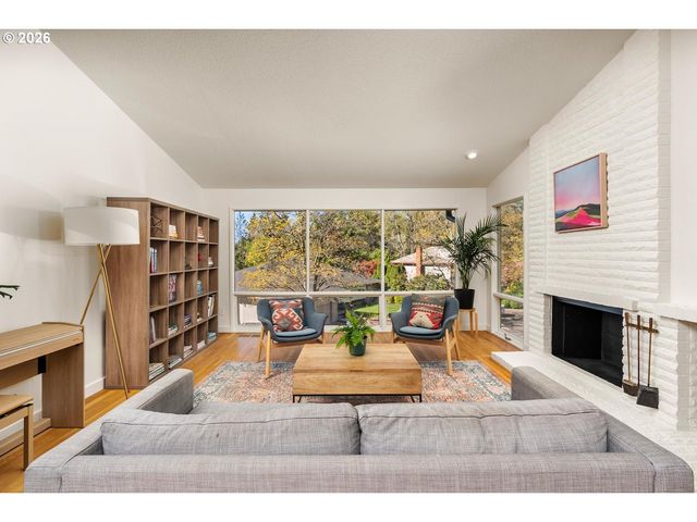 5745 Sw GAINES Ct, Portland, OR 97221