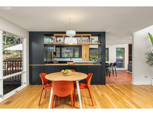 5745 Sw GAINES Ct, Portland, OR 97221