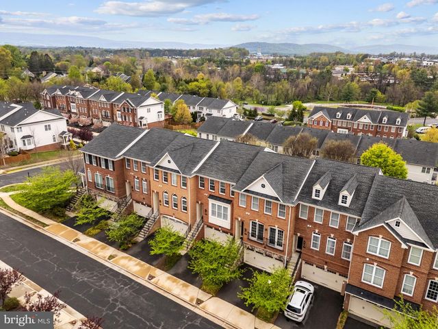 206 CROFT SQ, Purcellville, VA 20132