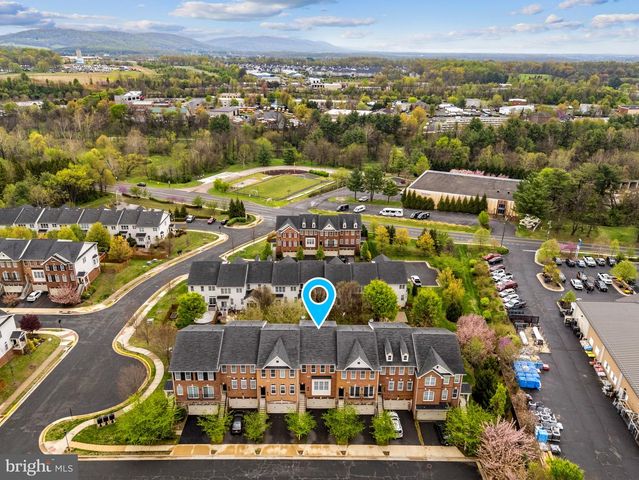 206 CROFT SQ, Purcellville, VA 20132