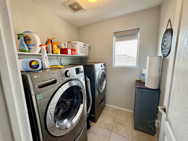 127 Prism Avenue SW, Rio Rancho, NM 87124