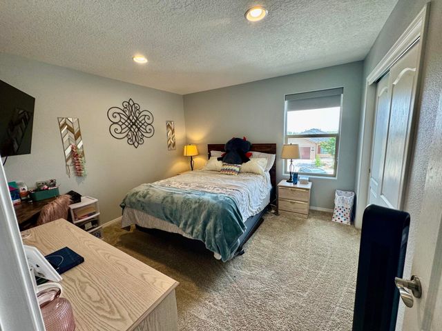 127 Prism Avenue SW, Rio Rancho, NM 87124
