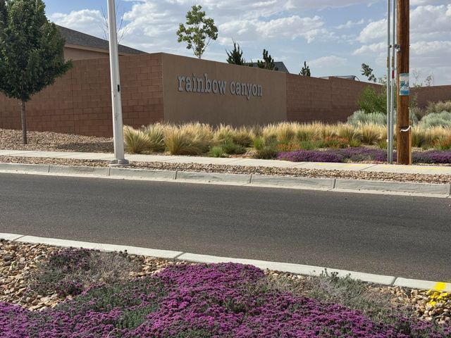 127 Prism Avenue SW, Rio Rancho, NM 87124