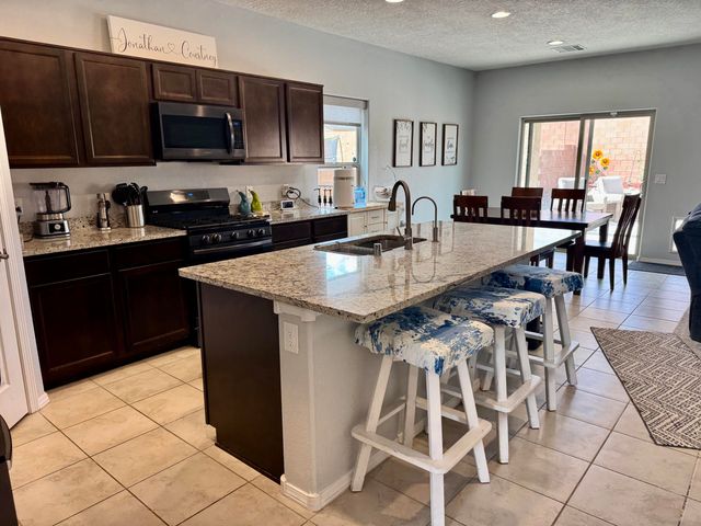 127 Prism Avenue SW, Rio Rancho, NM 87124