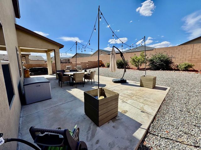 127 Prism Avenue SW, Rio Rancho, NM 87124