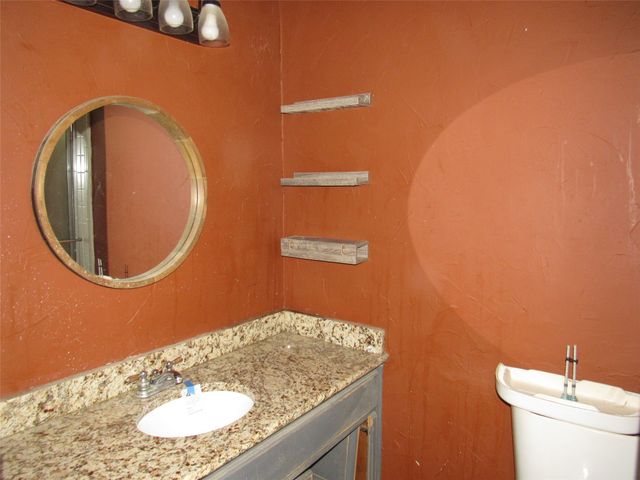 138 Quail Lake Drive E, Whitney, TX 76692