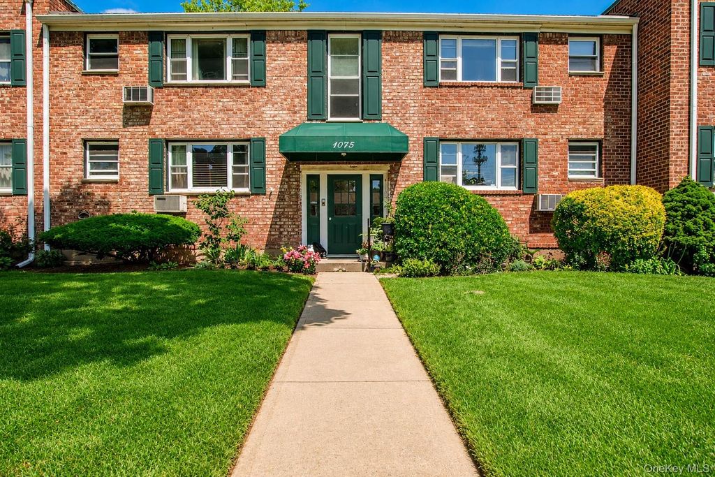 1075 Fenwood Drive 3, Valley Stream, NY 11580