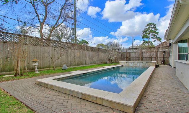 15723 Lake Iris Drive, Houston, TX 77070