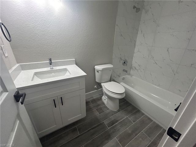 4004 NE 17th AVE, Cape Coral, FL 33909
