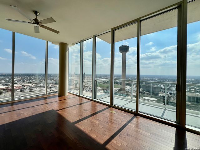 610 E Market St Unit 2607, San Antonio, TX 78205