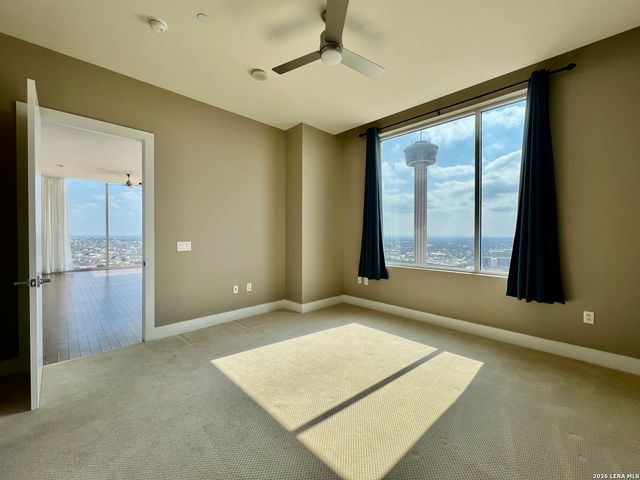 610 E Market St Unit 2607, San Antonio, TX 78205