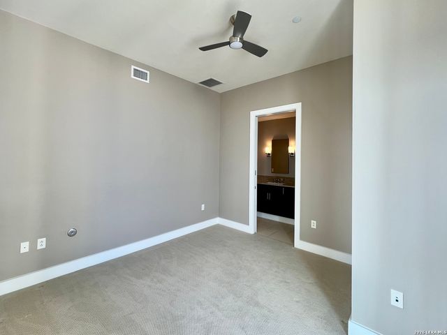 610 E Market St Unit 2607, San Antonio, TX 78205