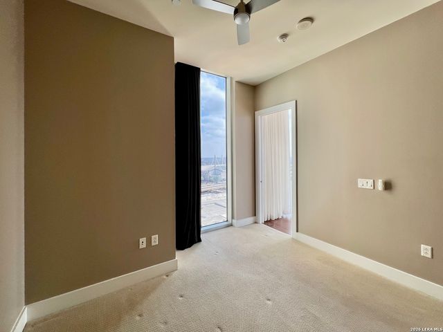 610 E Market St Unit 2607, San Antonio, TX 78205