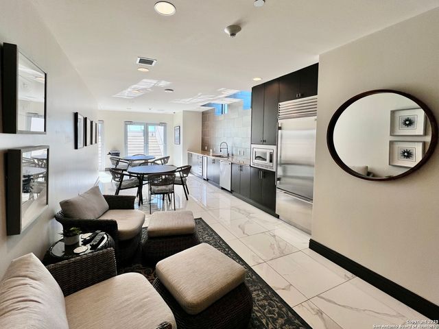 610 E Market St Unit 2607, San Antonio, TX 78205