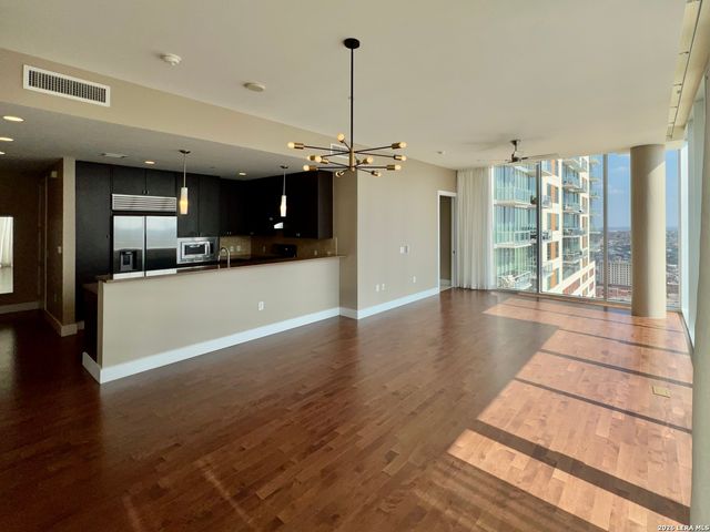 610 E Market St Unit 2607, San Antonio, TX 78205