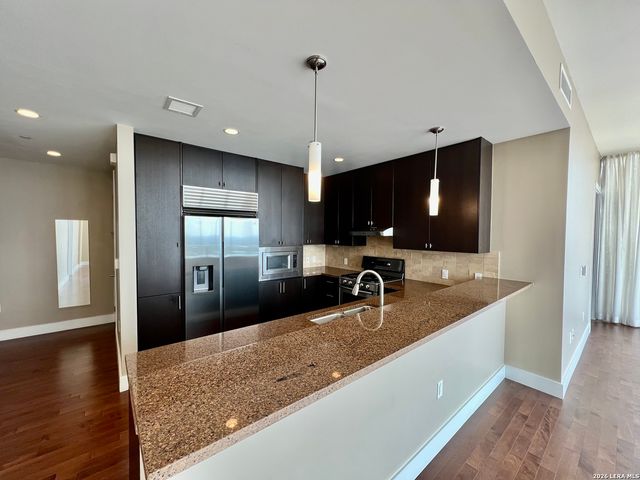 610 E Market St Unit 2607, San Antonio, TX 78205