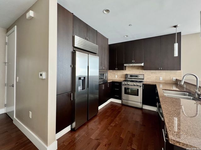 610 E Market St Unit 2607, San Antonio, TX 78205