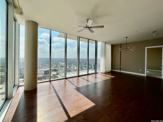 610 E Market St Unit 2607, San Antonio, TX 78205