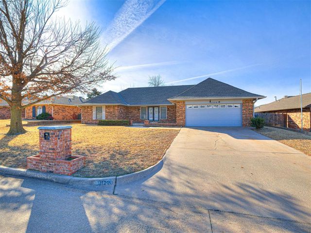 11226 Folkstone Drive, Yukon, OK 73099