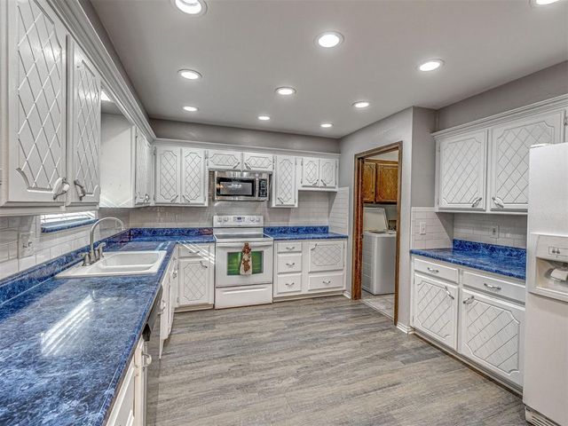 11226 Folkstone Drive, Yukon, OK 73099