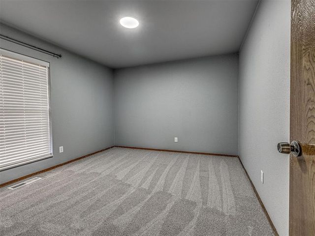 11226 Folkstone Drive, Yukon, OK 73099