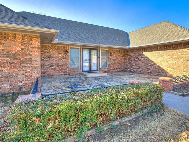 11226 Folkstone Drive, Yukon, OK 73099