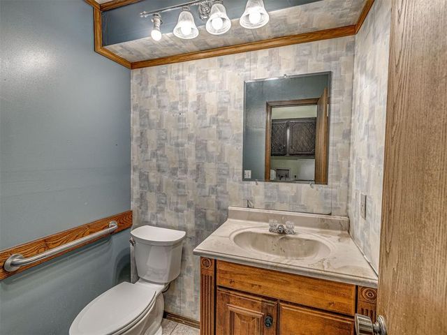 11226 Folkstone Drive, Yukon, OK 73099