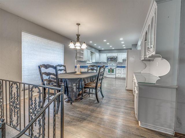 11226 Folkstone Drive, Yukon, OK 73099