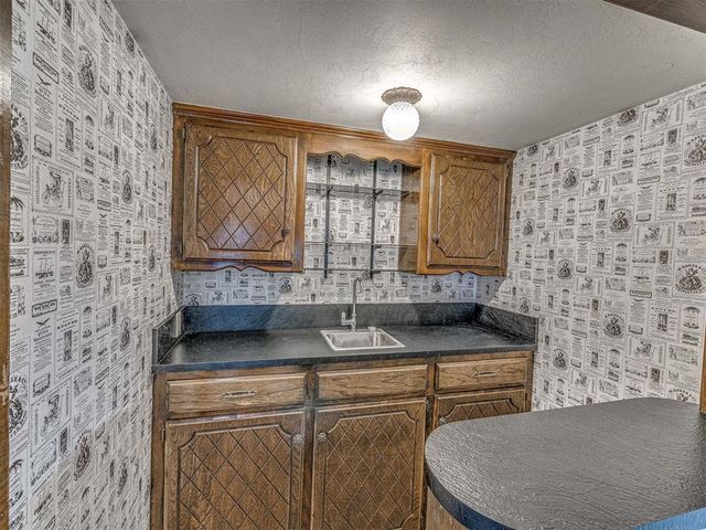 11226 Folkstone Drive, Yukon, OK 73099