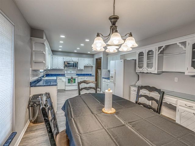 11226 Folkstone Drive, Yukon, OK 73099