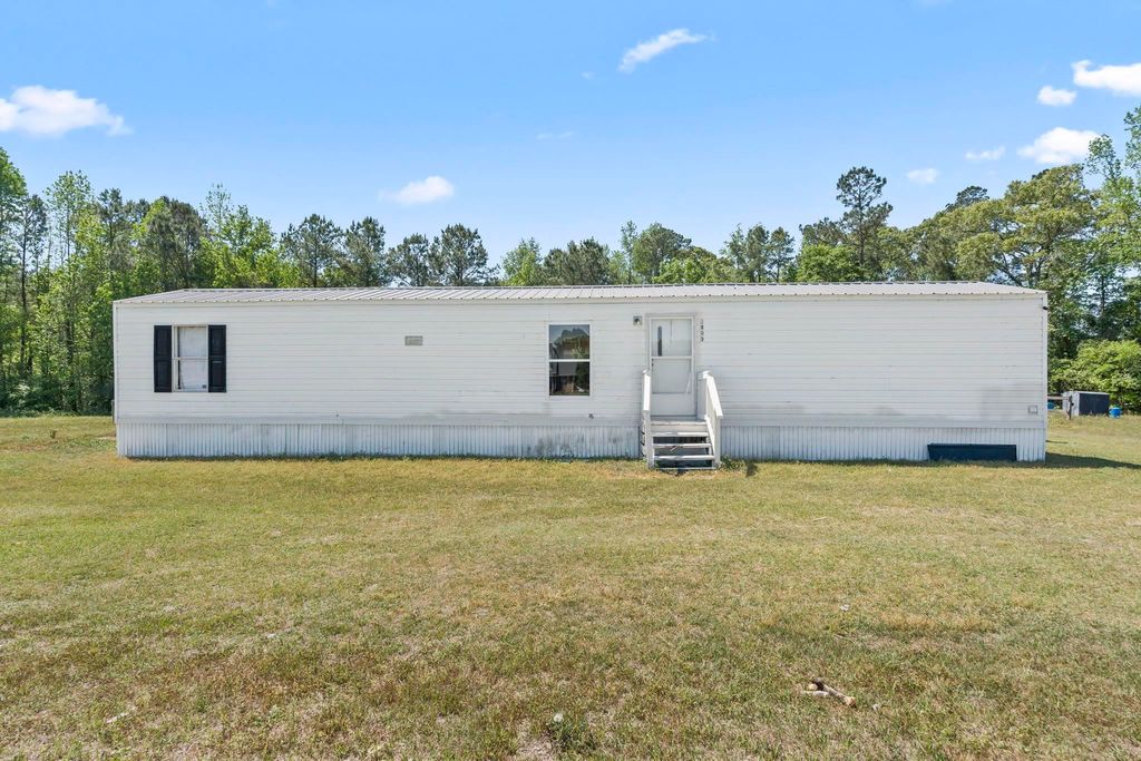 2800 Joyner Swamp Rd., Galivants Ferry, SC 29544