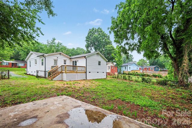 3716 Fieldcrest Road, Charlotte, NC 28217