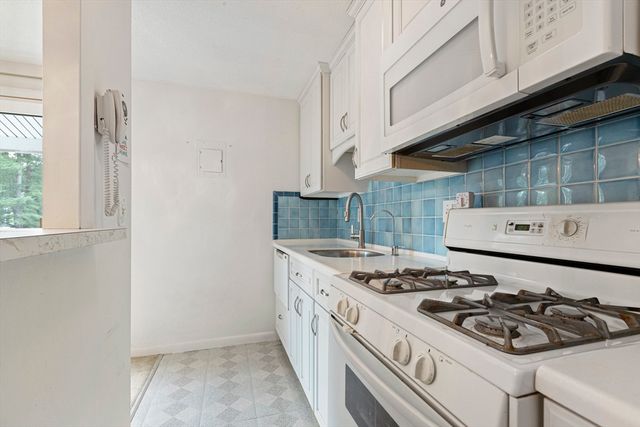 40 Will Dr 48, Canton, MA 02021
