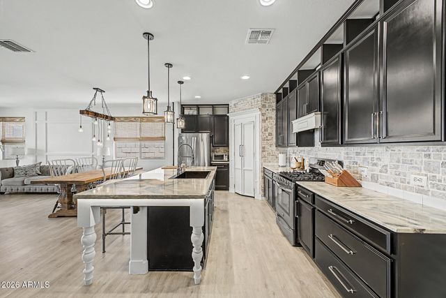 2740 W APOLLO Road, Phoenix, AZ 85041