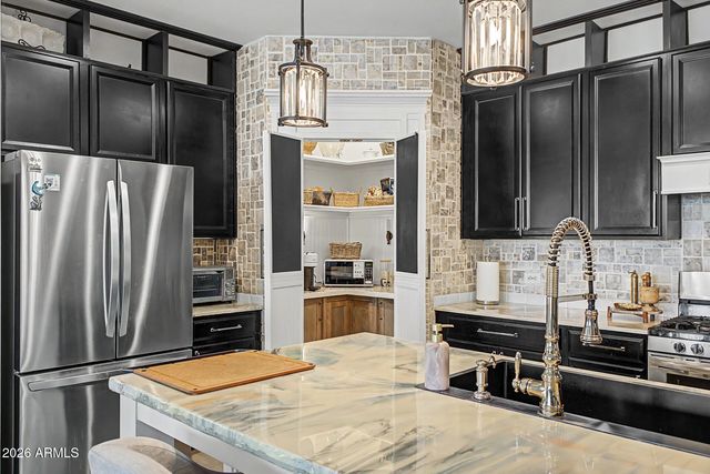 2740 W APOLLO Road, Phoenix, AZ 85041