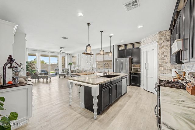 2740 W APOLLO Road, Phoenix, AZ 85041