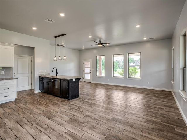 10000 Eagle Point, Newalla, OK 74857
