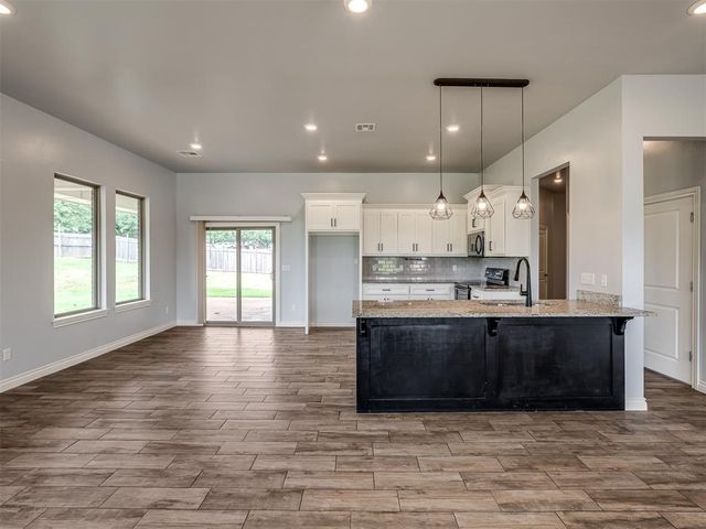 10000 Eagle Point, Newalla, OK 74857