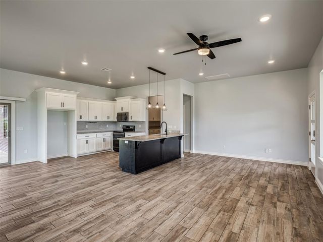 10000 Eagle Point, Newalla, OK 74857