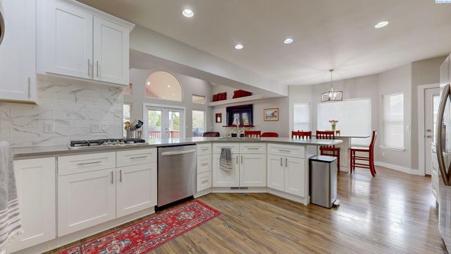 2064 Newhaven Loop, Richland, WA 99352