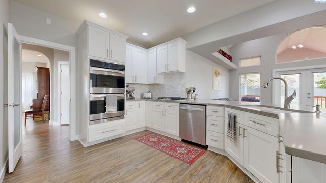 2064 Newhaven Loop, Richland, WA 99352