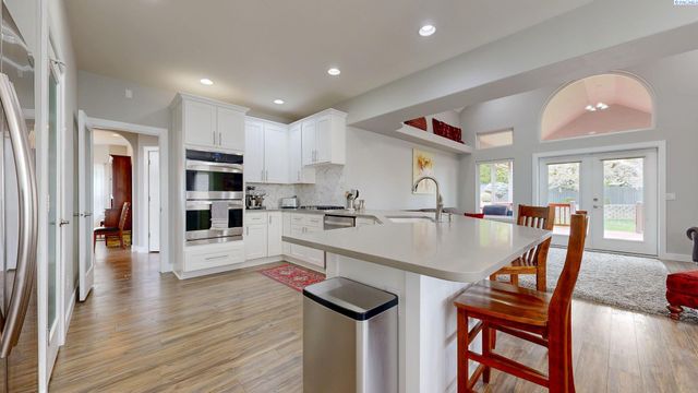 2064 Newhaven Loop, Richland, WA 99352